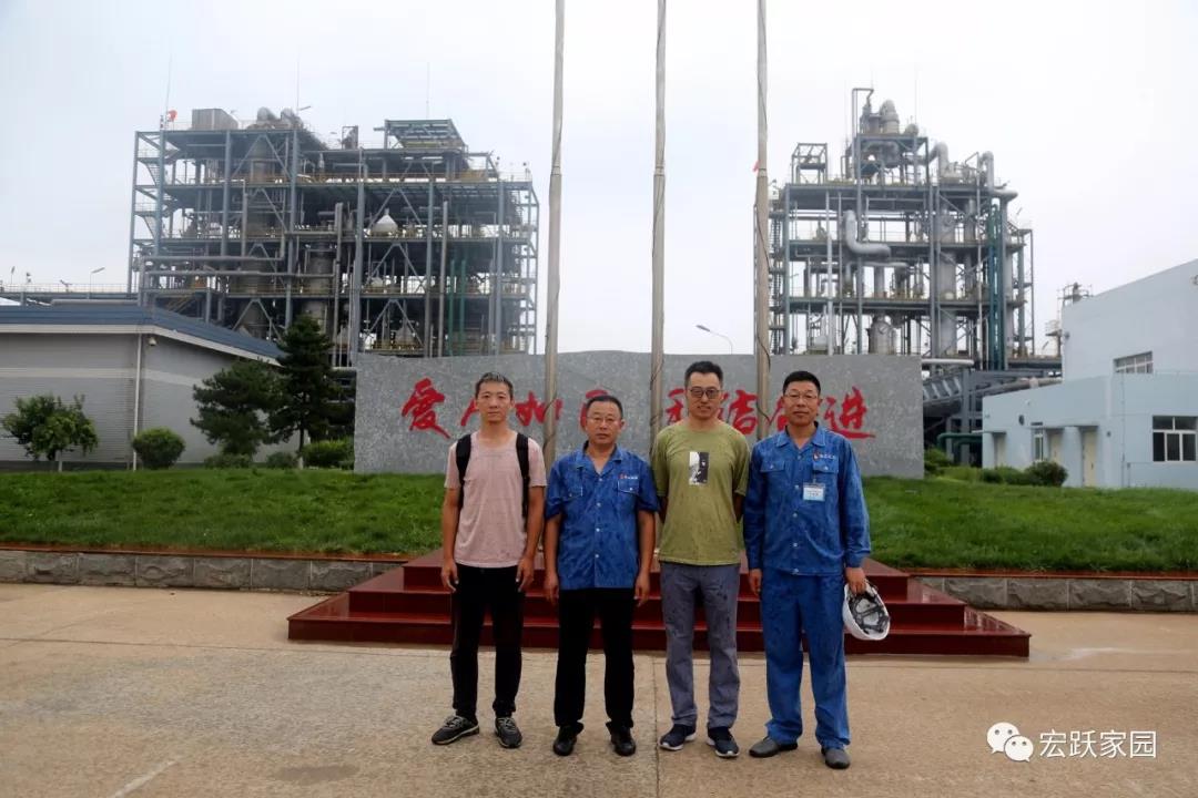 Yan Jingsen, director of the teaching and research section of Liaoning Institute of Science and Technology, and his party visited Lianshi Chemical